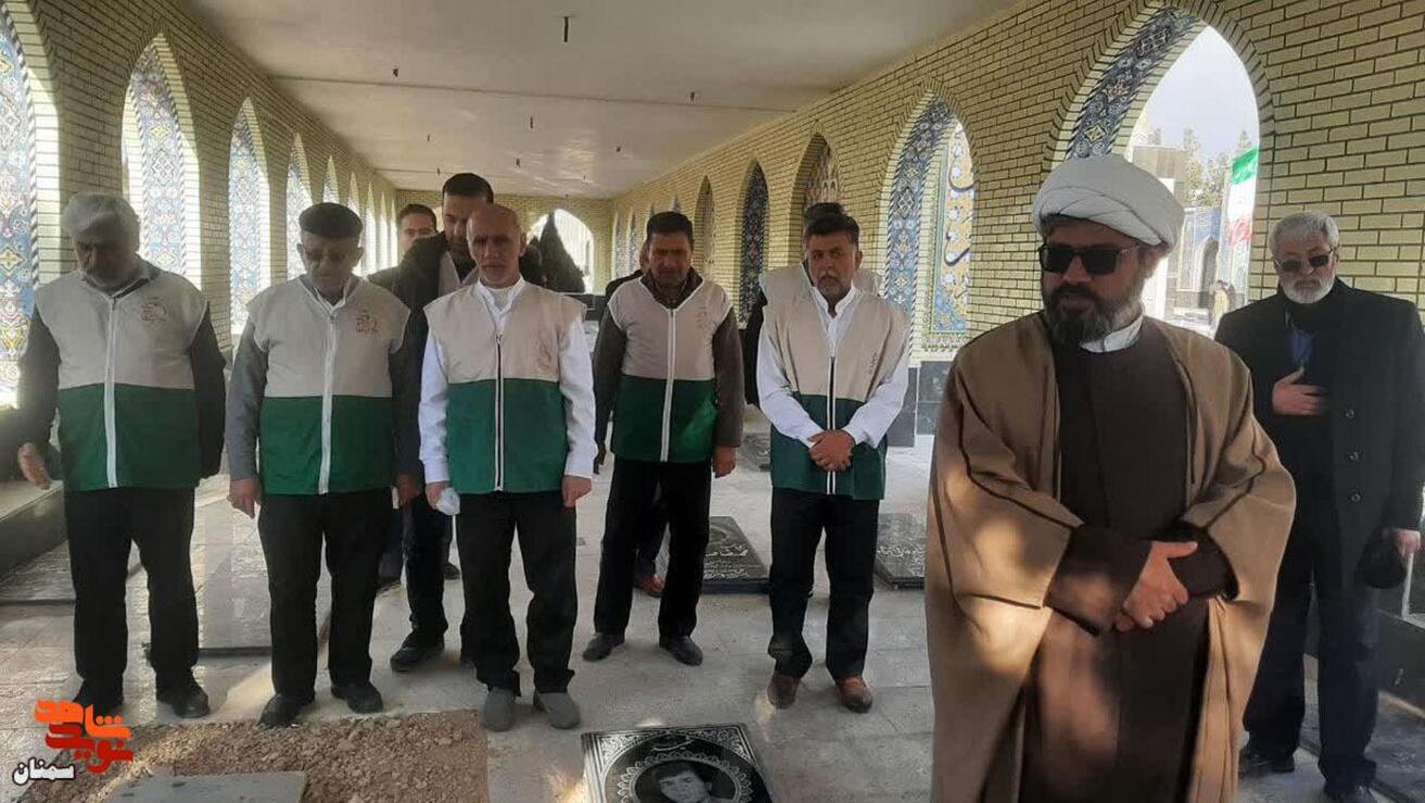 عطرافشانی و غبارروبی مزار مطهر شهدا- هفدهم بهمن‌ماه ۱۴۰۴ گلزار شهدای فردوس‌رضای شهرستان دامغان