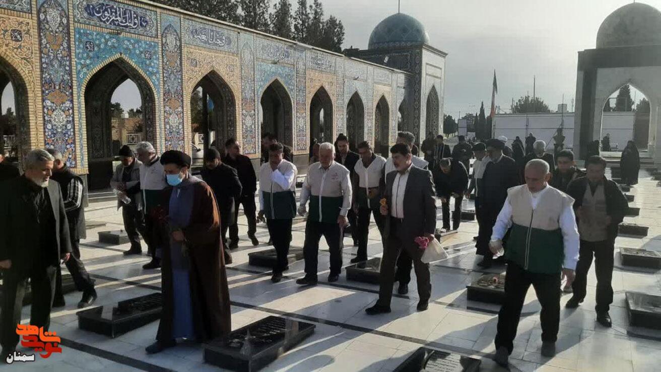 عطرافشانی و غبارروبی مزار مطهر شهدا- هفدهم بهمن‌ماه ۱۴۰۴ گلزار شهدای فردوس‌رضای شهرستان دامغان