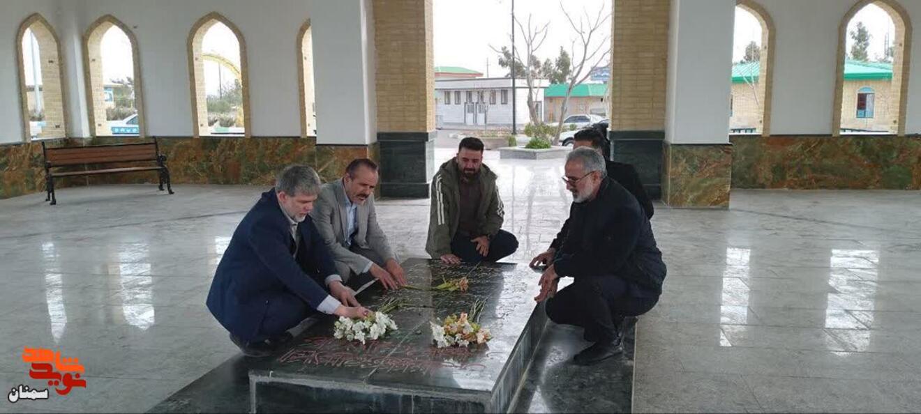 تجدید میثاق جمعی از خادمان شهدا با آرمان‌های والای شهدا- بیست و یکم بهمن‌ماه ۱۴۰۴ گلزار شهدای گمنام کوشک امام رضا(ع) شهرستان سمنان