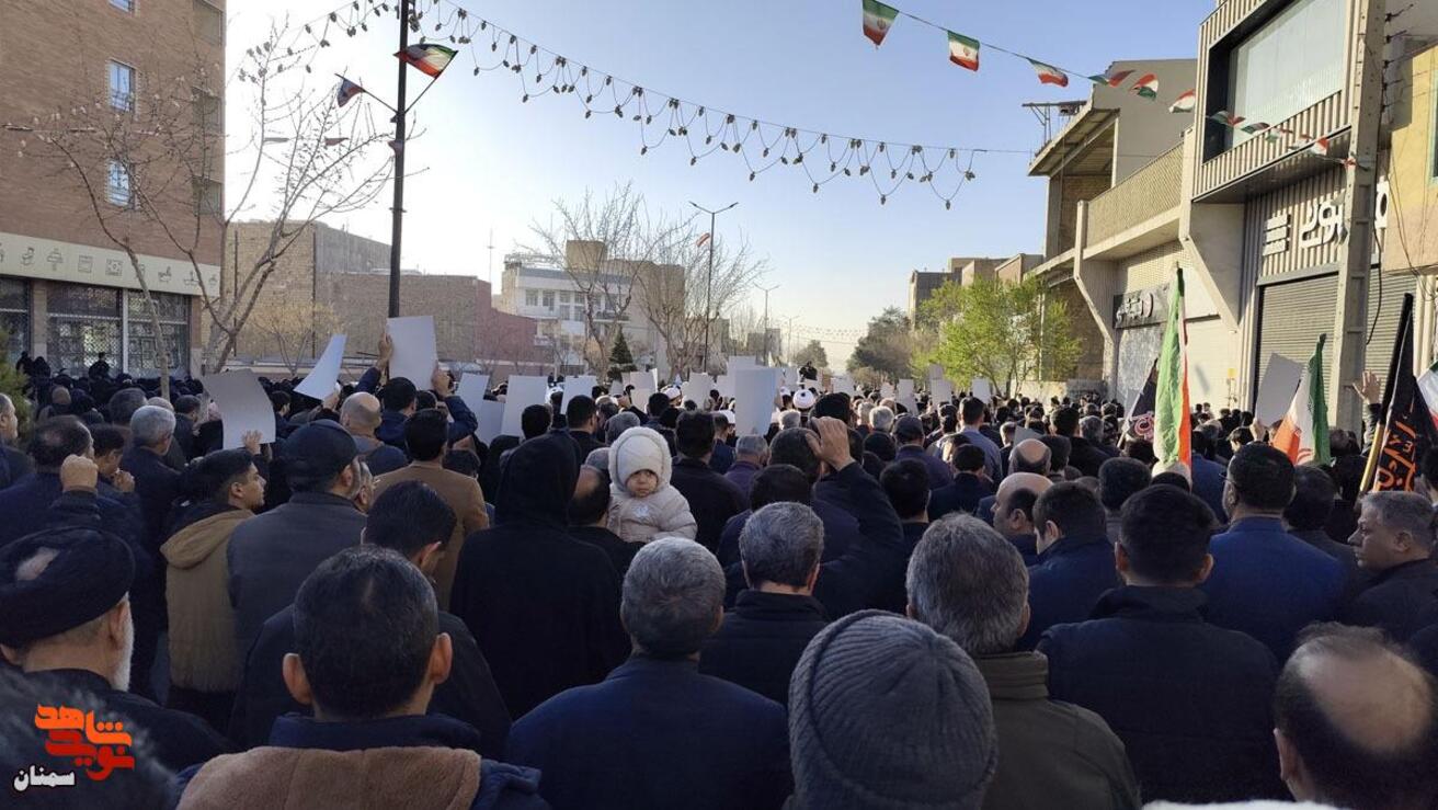 تجمع مردم سمنان در پی شهادت رهبر معظم انقلاب، امام خامنه‌ای(قدس‌سره) دهم اسفندماه ۱۴۰۴