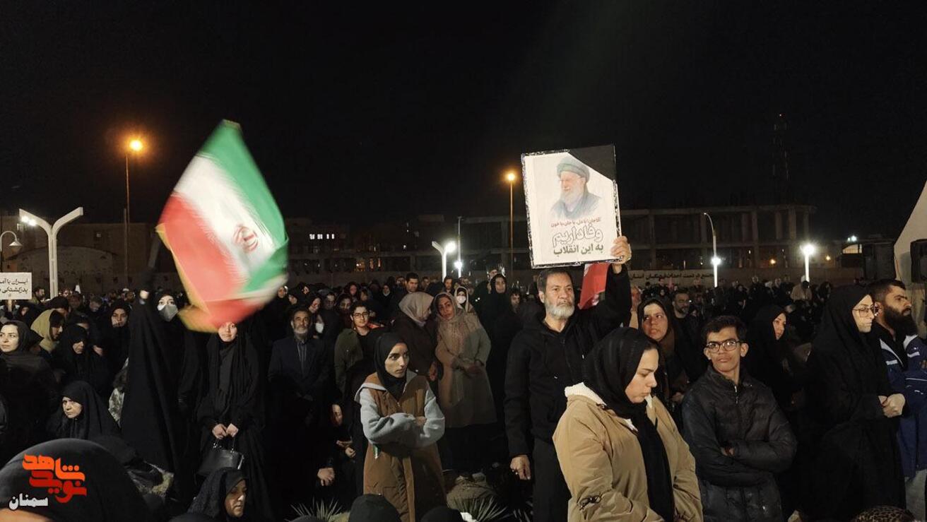 مراسم عزداری شب چهارم شهادت امام خامنه‌ای رضوان‌الله- دوازدهم اسفندماه ۱۴۰۴ میدان نور شهرستان سمنان