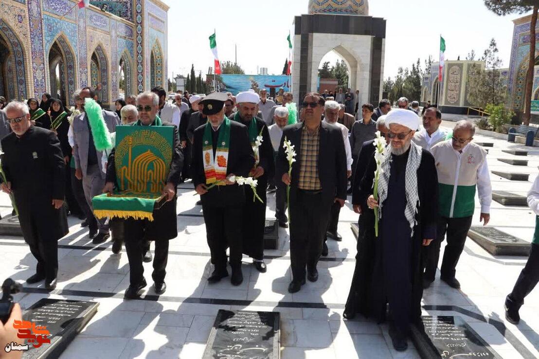 گلباران مزار شهدا توسط خادمان حرم رضوی- هفتم اردیبهشت ۱۴۰۵ گلزار شهدای فردوس‌رضای شهرستان دامغان