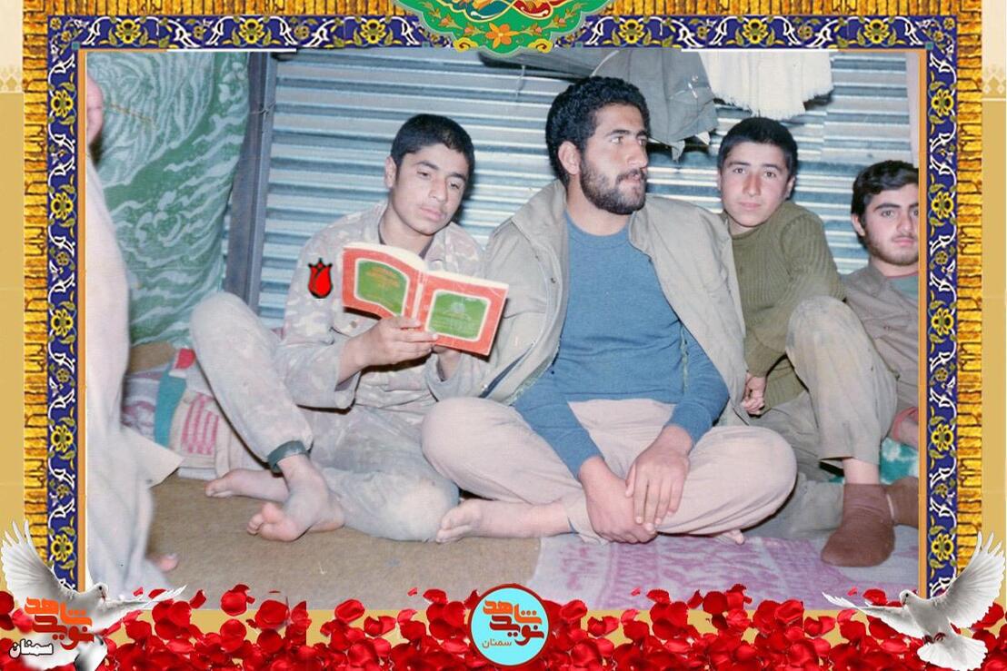 نفر اول از چپ شهید رحمت‌الله ایثاری