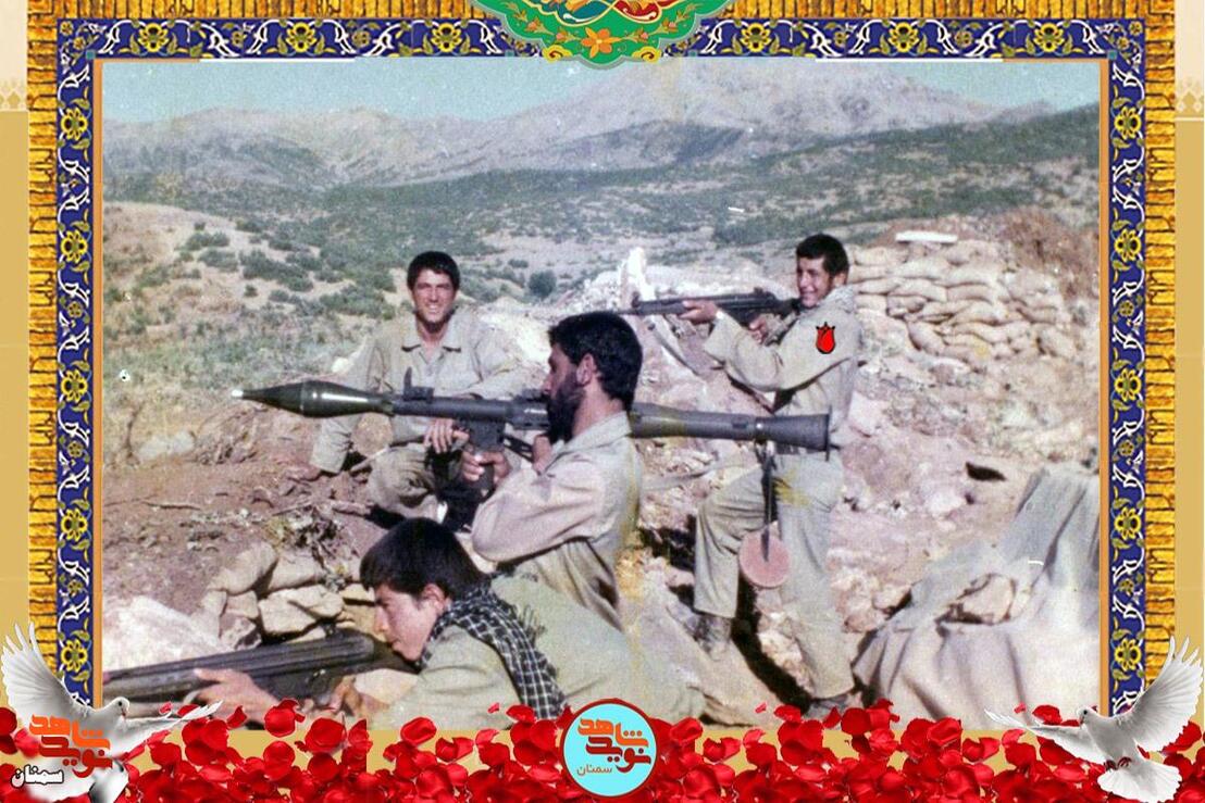 نفر سمت راست شهید حسین بینائیان