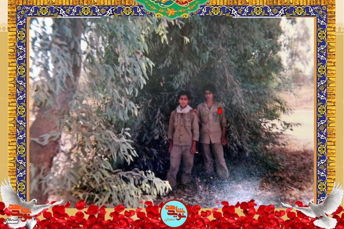 نفر سمت راست شهید ابوالفضل حیدرهایی