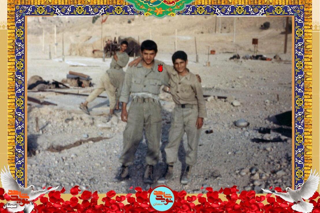 نفر سمت چپ شهید زین‌العابدین حسن‌بیکی