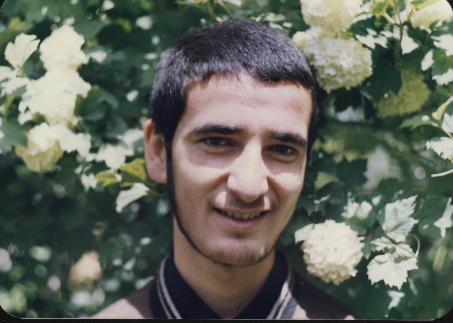 عکس شهید سعید حسنی تنها