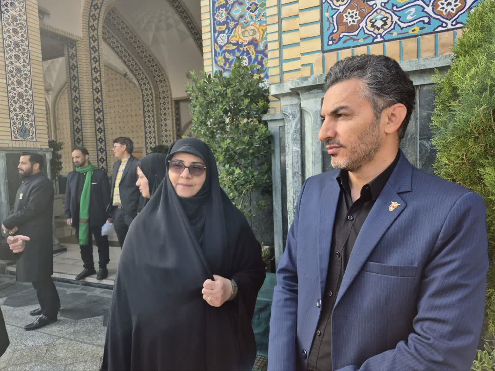 اقامه نماز و طواف پیکر مطهر جانباز شهید «محمدحسن نیکعیش» در حرم مطهر رضوی اقامه نماز و طواف پیکر مطهر جانباز شهید «محمدحسن نیکعیش» در حرم مطهر رضوی