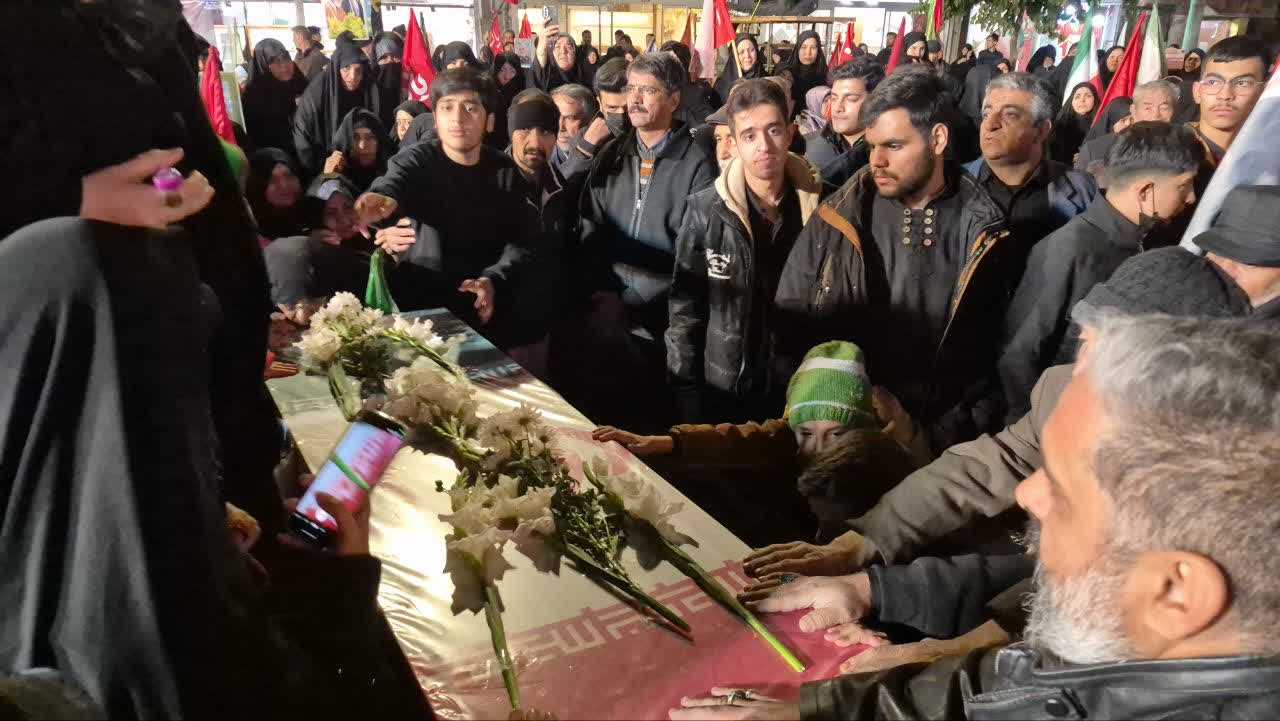 اقامه نماز و طواف پیکر مطهر جانباز شهید «محمدحسن نیکعیش» در حرم مطهر رضوی اقامه نماز و طواف پیکر مطهر جانباز شهید «محمدحسن نیکعیش» در حرم مطهر رضوی