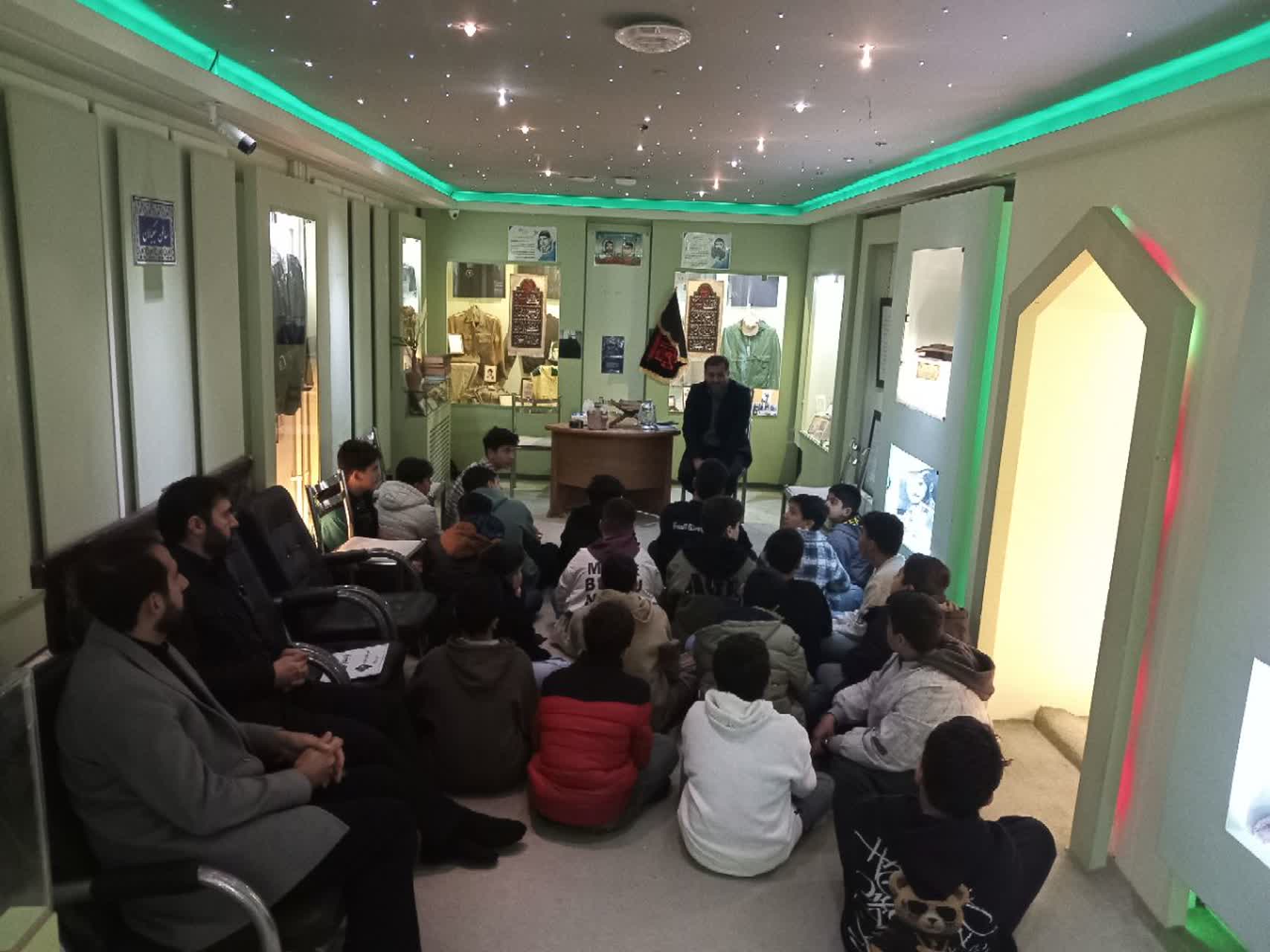 بازدید دانشآموزان مدرسه پسرانه سما از موزه شهدای اردبیل+ عکس بازدید دانشآموزان مدرسه پسرانه سما از موزه شهدای اردبیل+ عکس