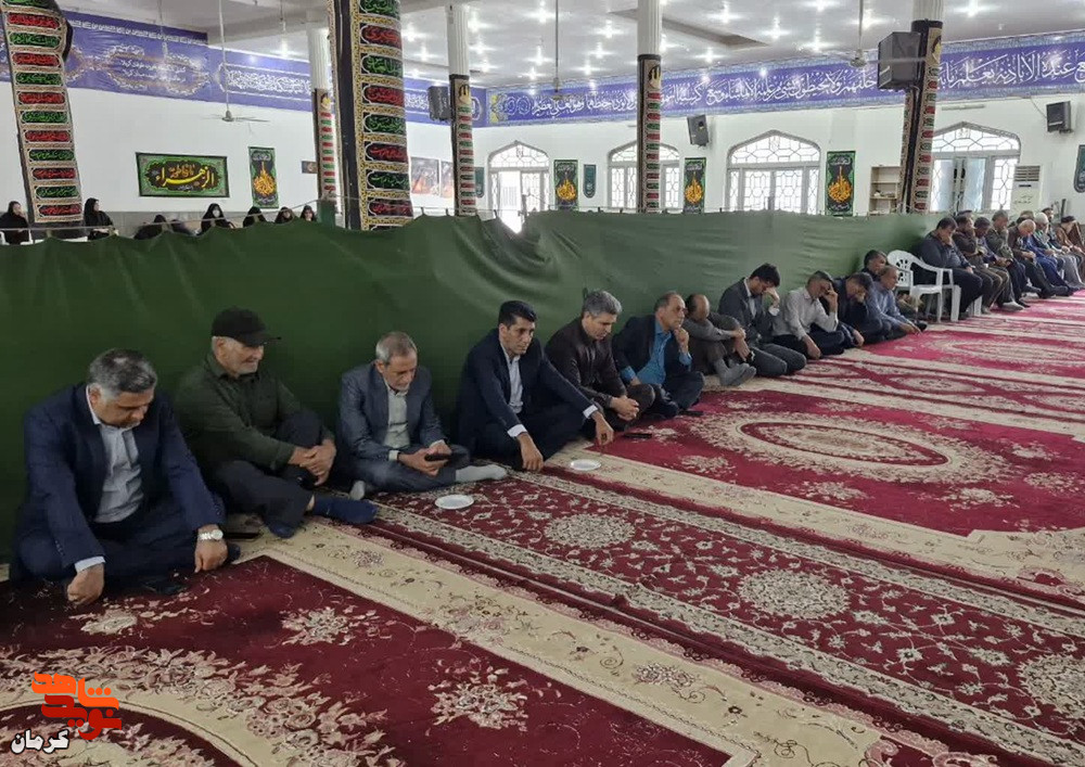 تجلیل از مقام پدر شهیدان حسینی و حضور در مراسم ترحیم در جیرفت تجلیل از مقام پدر شهیدان حسینی و حضور در مراسم ترحیم در جیرفت