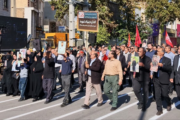 رزمایش ۱۰۰ هزار نفری «جانفدای ایران» در لرستان؛ تجدید میثاق خانوادههای شهدا و ایثارگران با آرمانهای انقلاب رزمایش ۱۰۰ هزار نفری «جانفدای ایران» در لرستان؛ تجدید میثاق خانوادههای شهدا و ایثارگران با آرمانهای انقلاب