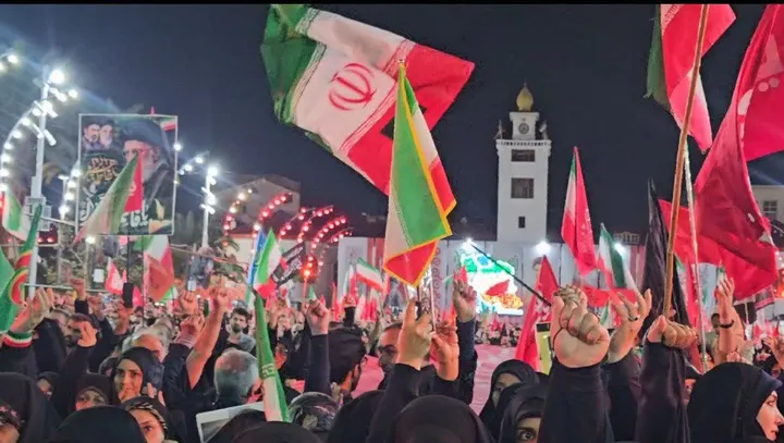 موج ۲۴۱ قرار شبانه رشتوندان در میدان شهدای ذهاب با نوای مداحان بزرگ