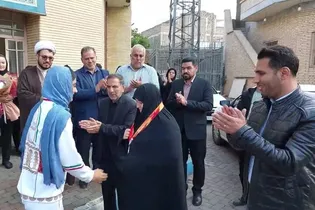 قهرمان پاراتکواندوی آسیا مدال نقره‌اش را به خانواده شهید اهدا کرد