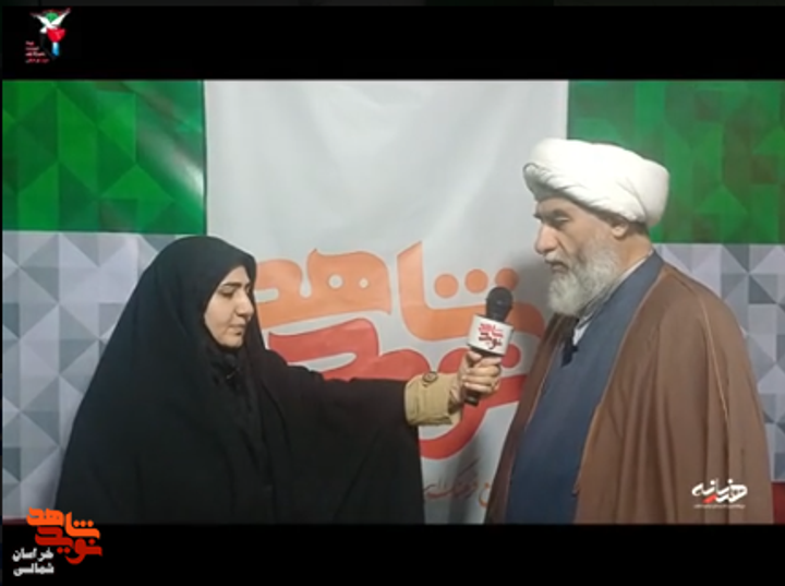 با شنیدن کلمه «وطن» یاد ایثار و ایستادگی می‌افتم