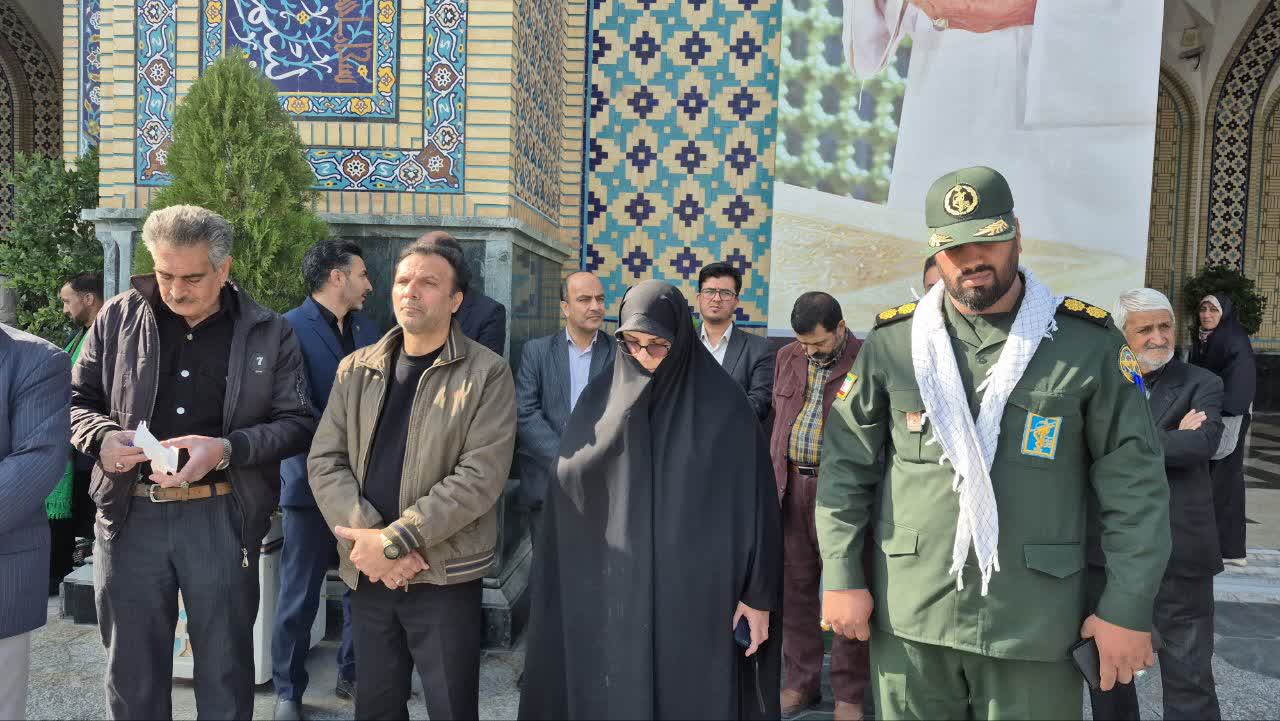 اقامه نماز و طواف پیکر مطهر جانباز شهید «محمدحسن نیکعیش» در حرم مطهر رضوی اقامه نماز و طواف پیکر مطهر جانباز شهید «محمدحسن نیکعیش» در حرم مطهر رضوی
