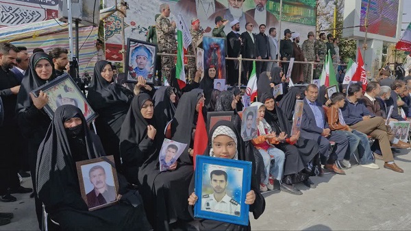 حضور پرشکوه خانواده معظم شهدا و جانبازان در رزمایش جانفدایان ۲ حضور پرشکوه خانواده معظم شهدا و جانبازان در رزمایش جانفدایان ۲