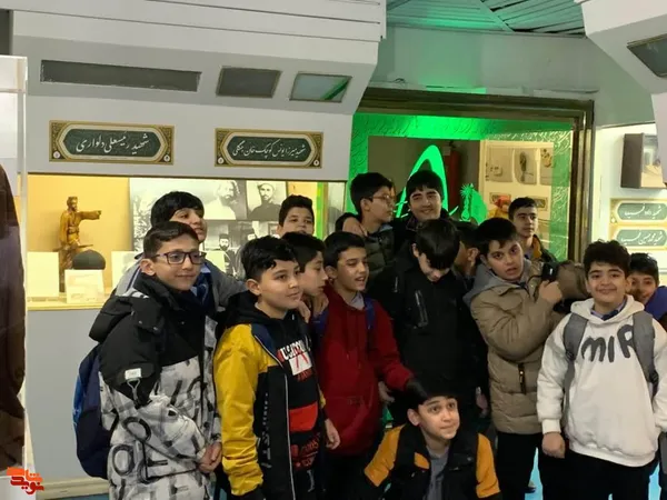 دانش&zwnj;آموزان
دبستان 
پسرانه شهید صدوقی