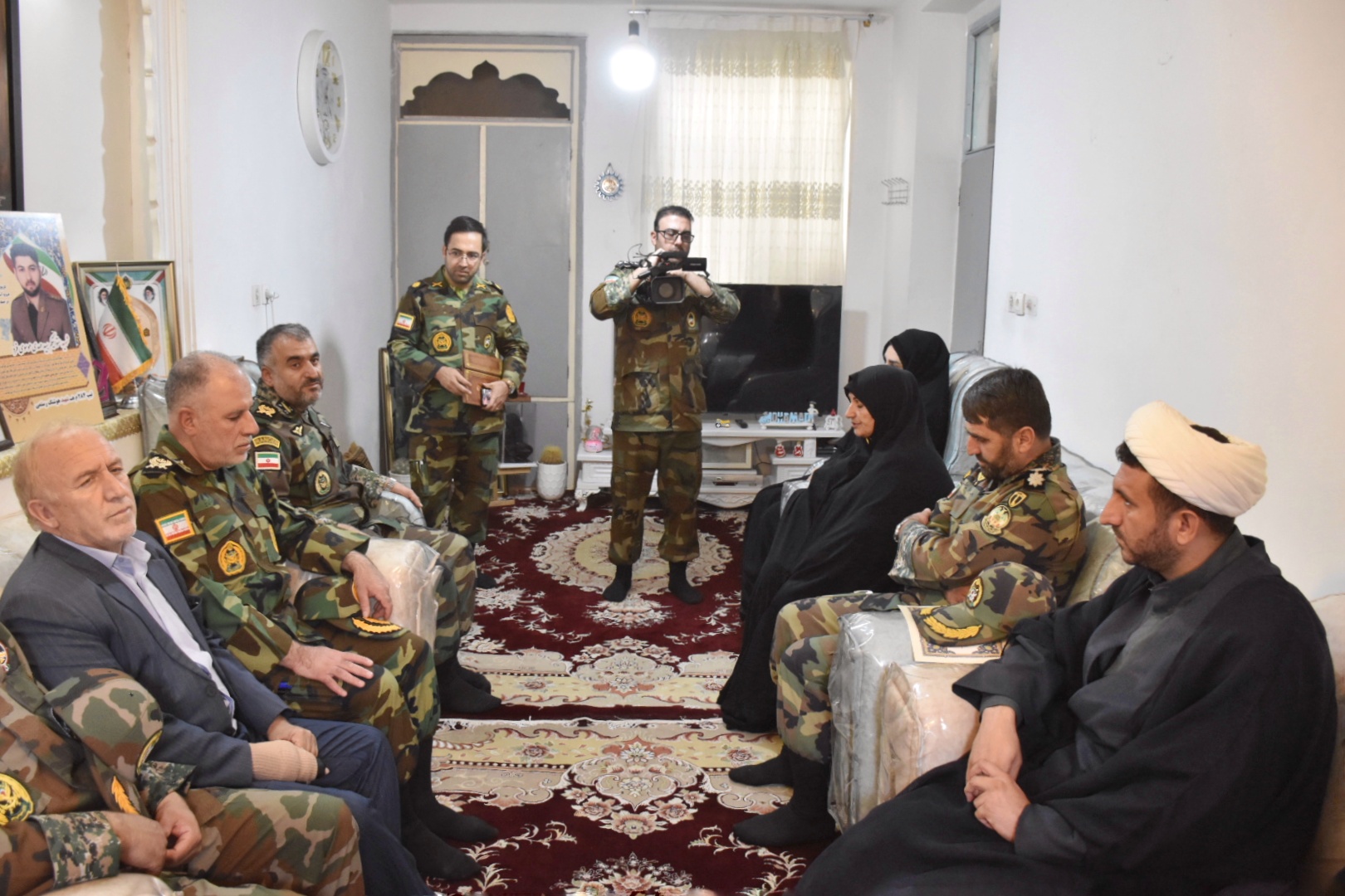 تجلیل مدیرکل بنیاد شهید لرستان از خانواده شهید «سید مهدی موسوی فرد» تجلیل مدیرکل بنیاد شهید لرستان از خانواده شهید «سید مهدی موسوی فرد»