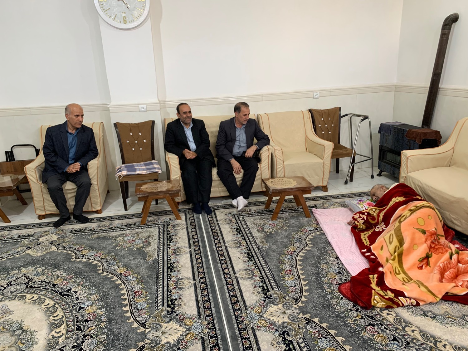 مدیرکل بنیاد شهید کردستان از خانواده شهید گلباغی مرادی و جانباز آزاده باقی روحالهی عیادت کرد مدیرکل بنیاد شهید کردستان از خانواده شهید گلباغی مرادی و جانباز آزاده باقی روحالهی عیادت کرد