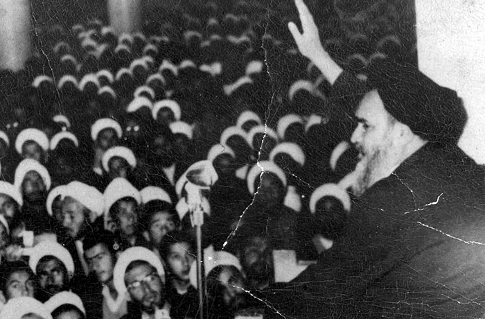 چهارم آبان؛ فریاد تاریخی امام خمینی (ره) علیه کاپیتولاسیون و دفاع از استقلال ایران چهارم آبان؛ فریاد تاریخی امام خمینی (ره) علیه کاپیتولاسیون و دفاع از استقلال ایران