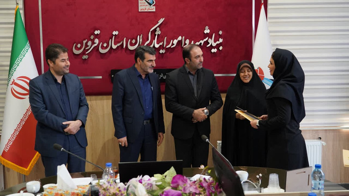 مراسم تجلیل از چهره‌های ماندگار و نخبگان شاهد و ایثارگر قزوین به روایت...