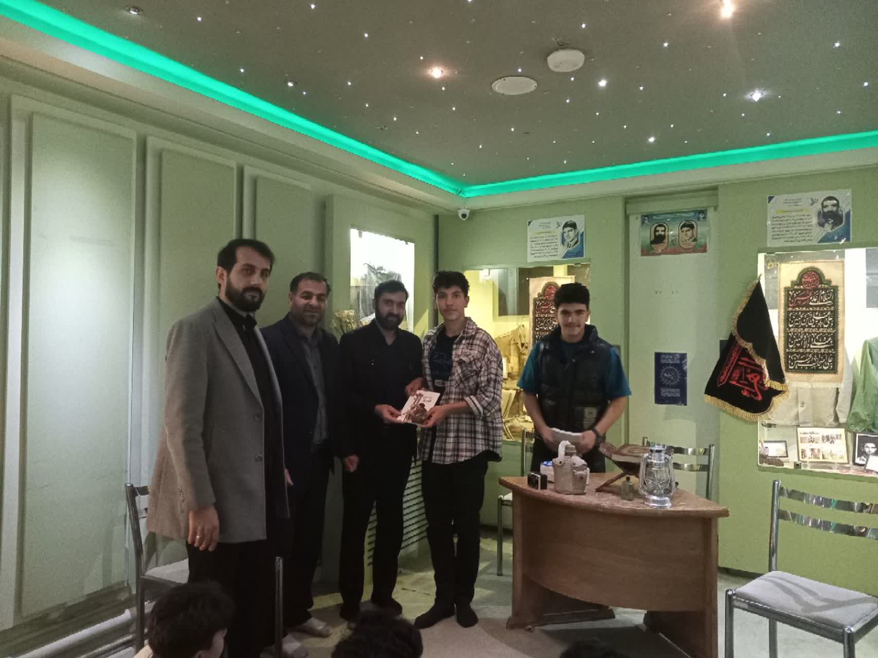 بازدید دانشآموزان مدرسه پسرانه سما از موزه شهدای اردبیل+ عکس بازدید دانشآموزان مدرسه پسرانه سما از موزه شهدای اردبیل+ عکس