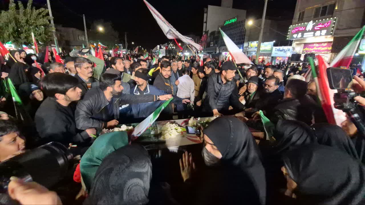 اقامه نماز و طواف پیکر مطهر جانباز شهید «محمدحسن نیکعیش» در حرم مطهر رضوی اقامه نماز و طواف پیکر مطهر جانباز شهید «محمدحسن نیکعیش» در حرم مطهر رضوی