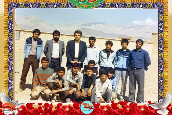 ردیف دوم نشسته نفر دوم از راست شهید مجید عالمیان