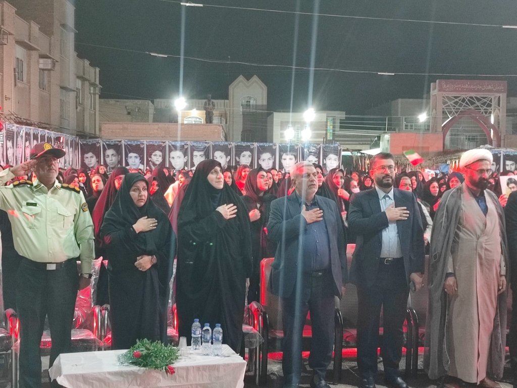 چهل و سومین یادواره شهدای والامقام مدرسه پیروز در بهبهان برگزار شد چهل و سومین یادواره شهدای والامقام مدرسه پیروز در بهبهان برگزار شد