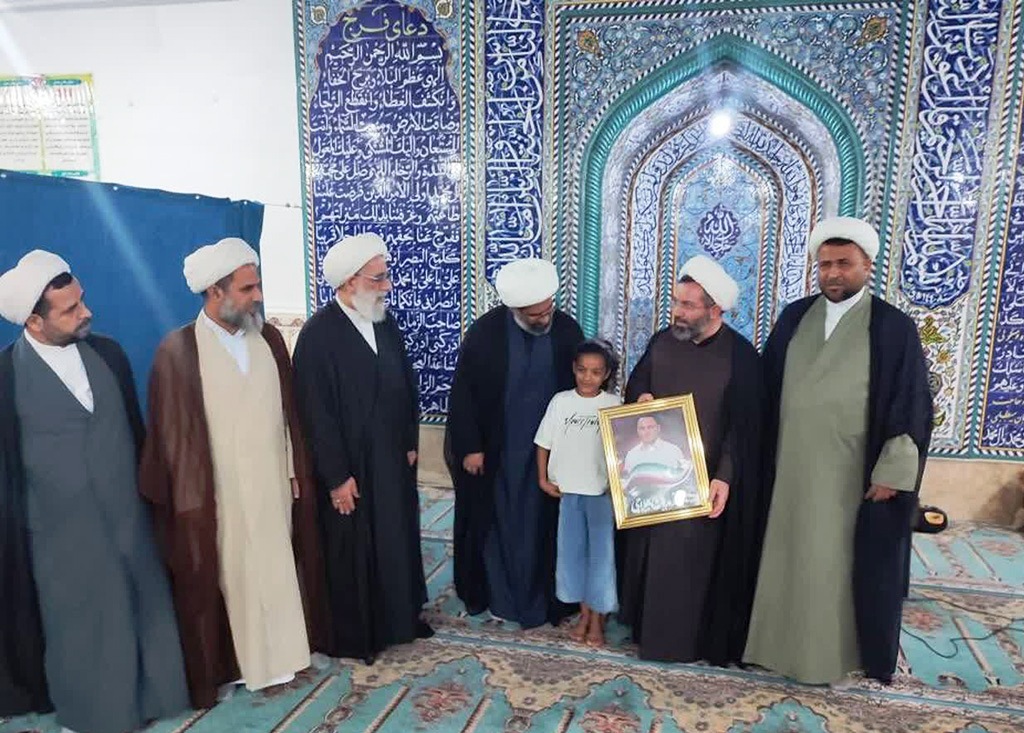 تجلیل هیأت اعزامی شورای عالی حوزههای علمیه کشور از خانوادههای شهدای هرمزگان در ۶ شهرستان تجلیل هیأت اعزامی شورای عالی حوزههای علمیه کشور از خانوادههای شهدای هرمزگان در ۶ شهرستان