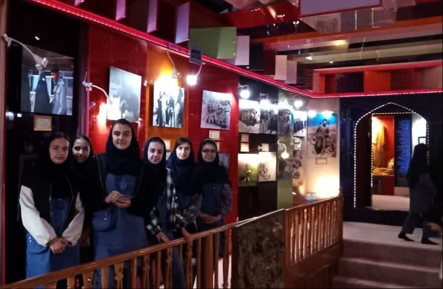بازدید دانشآموزان مدرسه دخترانه اندیشه از موزه شهدای اردبیل+ عکس بازدید دانشآموزان مدرسه دخترانه اندیشه از موزه شهدای اردبیل+ عکس