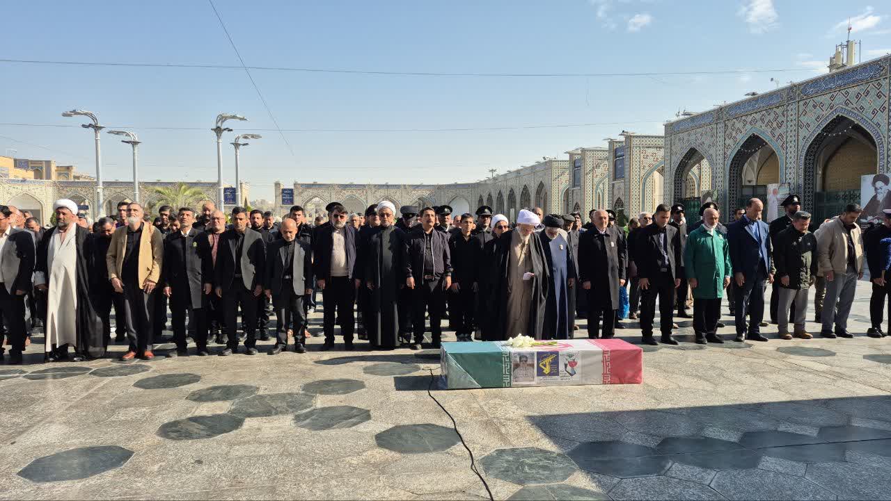 اقامه نماز و طواف پیکر مطهر جانباز شهید «محمدحسن نیکعیش» در حرم مطهر رضوی اقامه نماز و طواف پیکر مطهر جانباز شهید «محمدحسن نیکعیش» در حرم مطهر رضوی